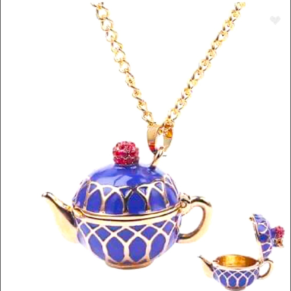 Designer inspired a  Kate Spade teapot necklace.